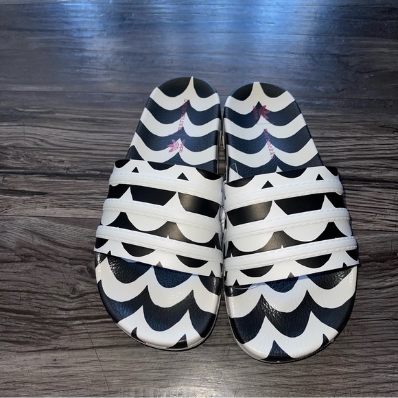 Adidas Women’s Marimekko Adilette Slides Wave Print Black and White - Picture 9 of 16